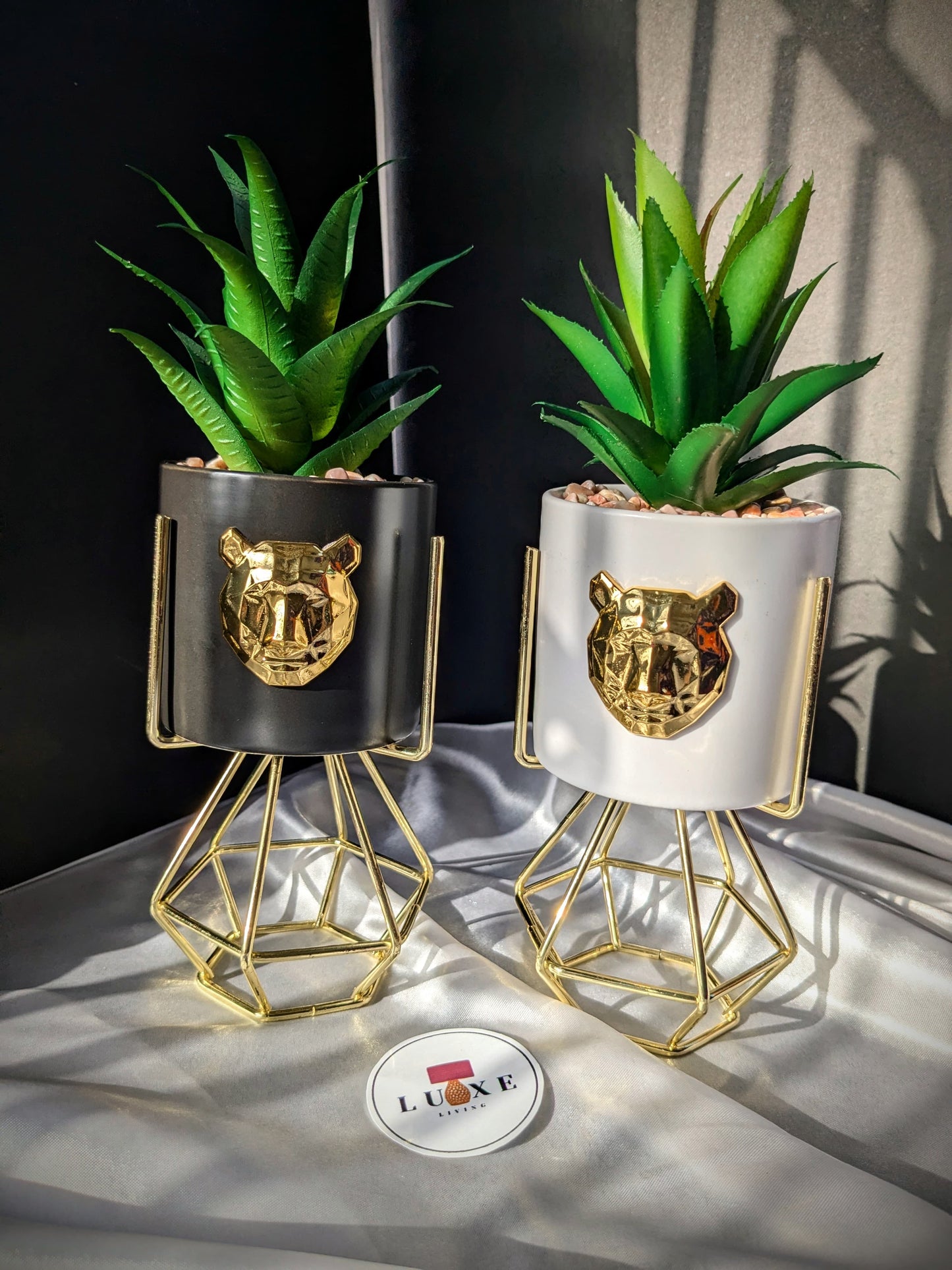 Premium ceramic leaf pot with metal stand