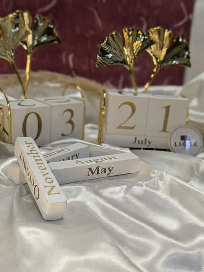 Golden Leaf Perpetual Desk Calendar